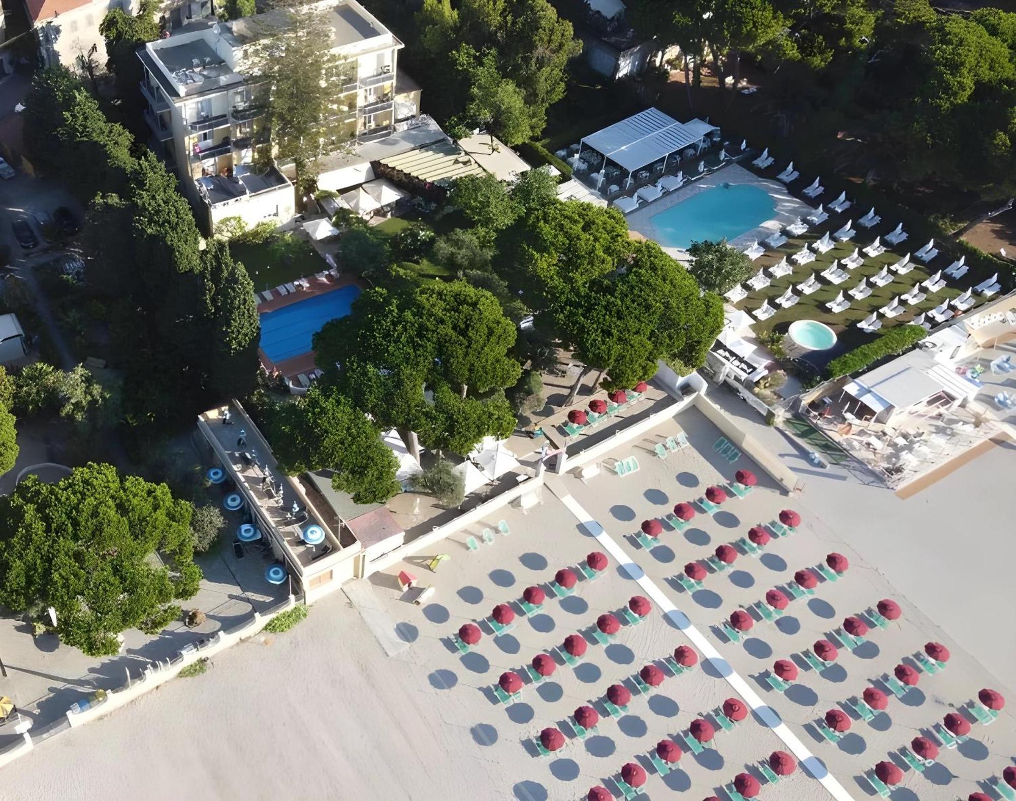 Hotel Eden Park Диано Марина Екстериор снимка